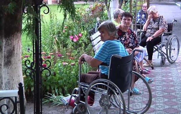 В Луганске под обстрел попал дом престарелых: есть жертвы