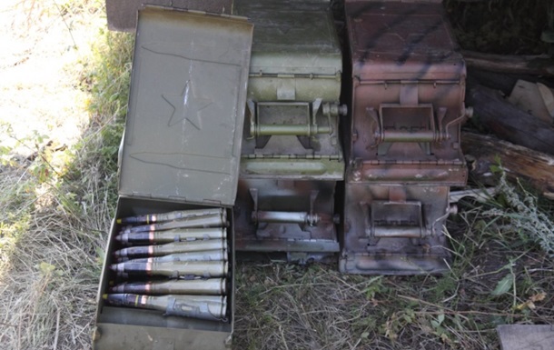 У Семенівці в приватному будинку виявили схованку зі зброєю 