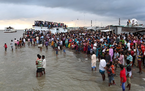 У Бангладеш затонув пором із 200 пасажирами: врятувалися 50