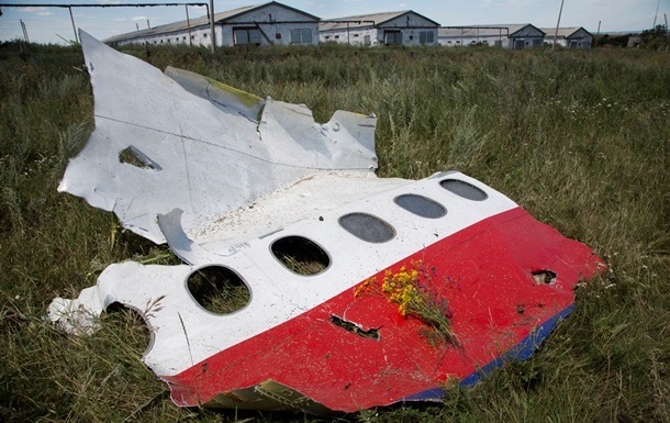 Стрільба завадила роботі експертів на місці катастрофи Боїнга-777