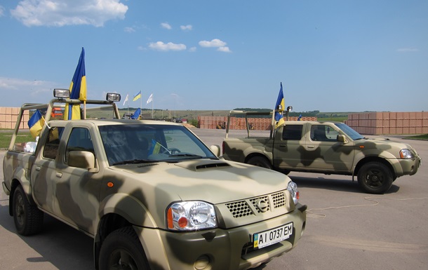 Працівники заводу з Київської області передали на потреби АТО два автомобілі