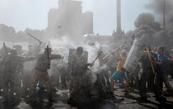 Массовая драка в ходе зачистки Майдана: фото