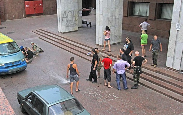 У Києві затримано чоловіка, який кинув гранату біля Українського дому 