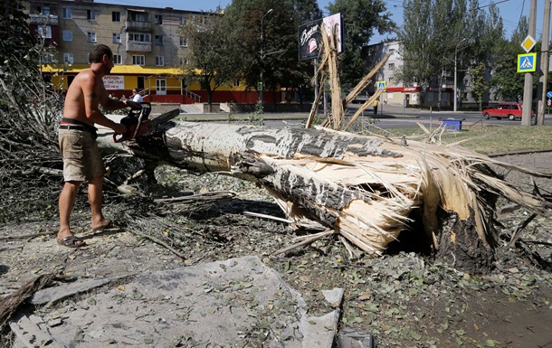Новые разрушения в Донецке: фоторепортаж