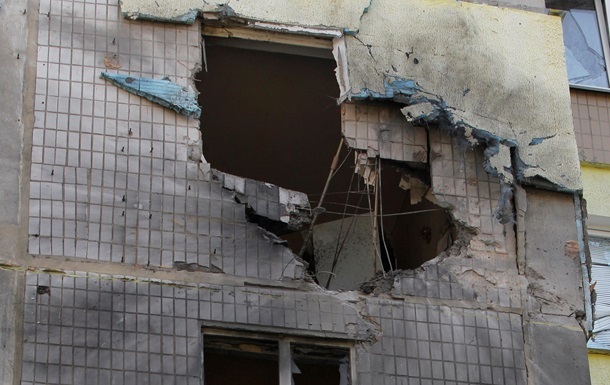 В Донецке утром под обстрел попали жилые дома и поликлиника 