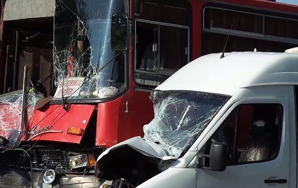 В Ивано-Франковской области столкнулись автобусы, пострадали шесть человек 