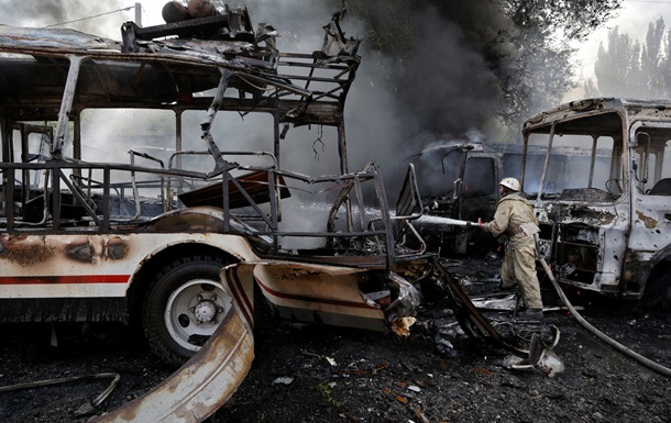 Донецьк після вибухів і пожеж: фоторепортаж 