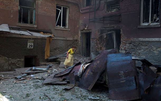 Луганск девятый день живет без света, воды и связи