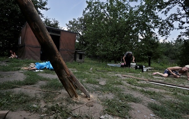 В двух районах Донецка слышны залпы и взрывы