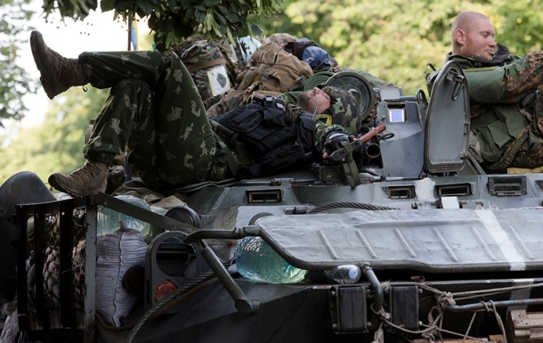 Диверсанти ДНР обстріляли військовий транспорт, є загиблі - Тимчук 