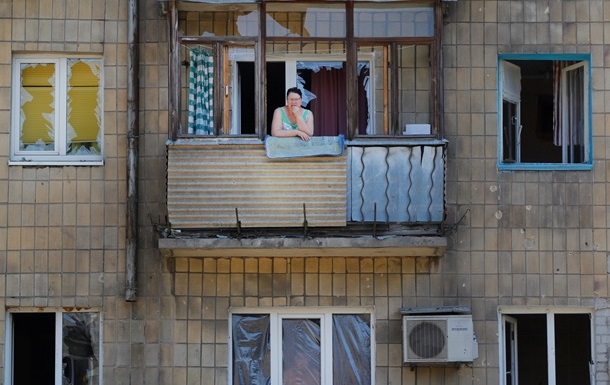В Донецке ночью были слышны взрывы, снаряды попали в несколько зданий