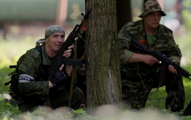 Сепаратисти на Донбасі атакують за кількома напрямками - Тимчук 