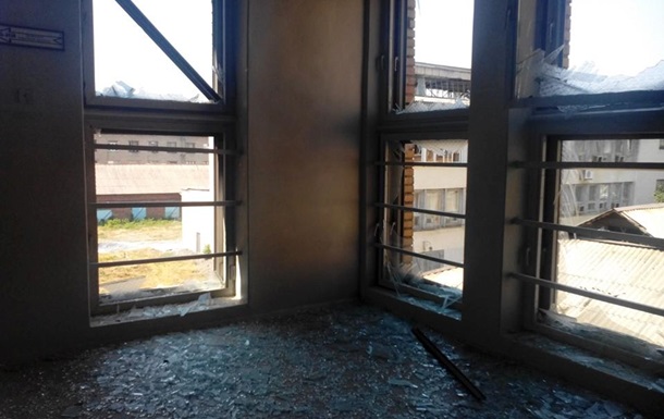 Под обстрел в центре Донецка попал университет и торговые центры