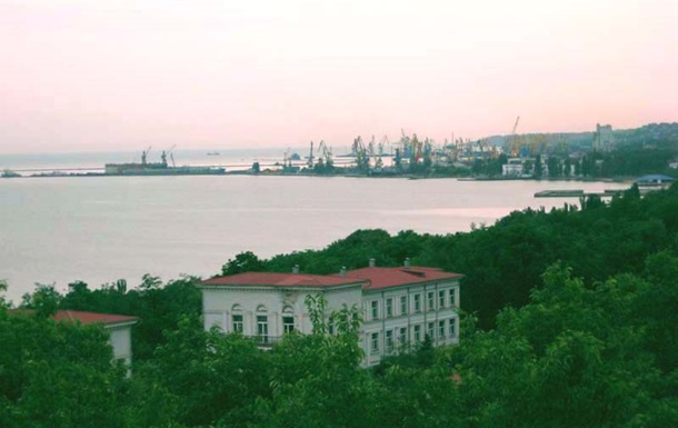 В результате боевых действий обесточен Мариупольский порт