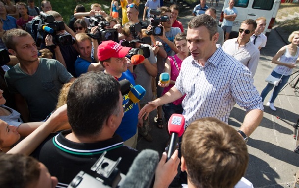 Кличко требует от милиции срочно найти виновных в избиении журналистов на Майдане