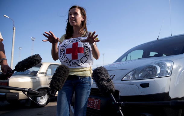 В каждой машине гуманитарного конвоя будет сотрудник Красного Креста