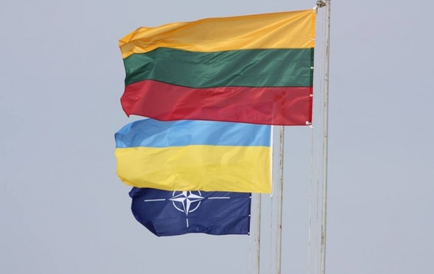 Литва скеровує українським військовим матеріальну допомогу