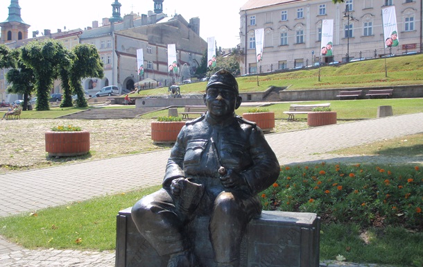 У Чехії відкрили перший пам ятник  бравому солдату Швейку  