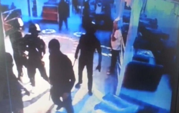 Неизвестные с оружием напали на ночной клуб в Одессе