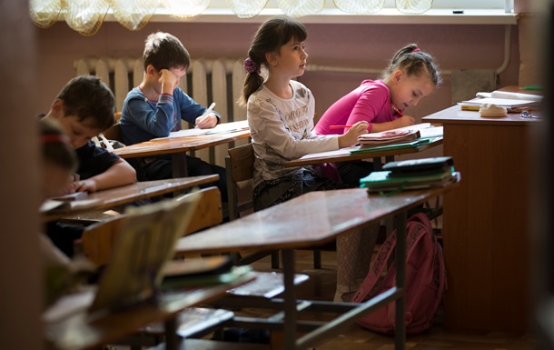 В школах Киева зимние каникулы могут продлить на 1,5 месяца