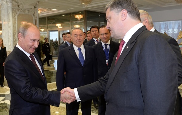 Жириновский о рукопожатии Путина и Порошенко: Молотов Риббентропу тоже руки жал 