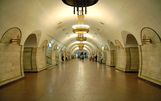 В Киеве из-за сообщения о минировании час не работала станция метро Площадь Льва Толстого 