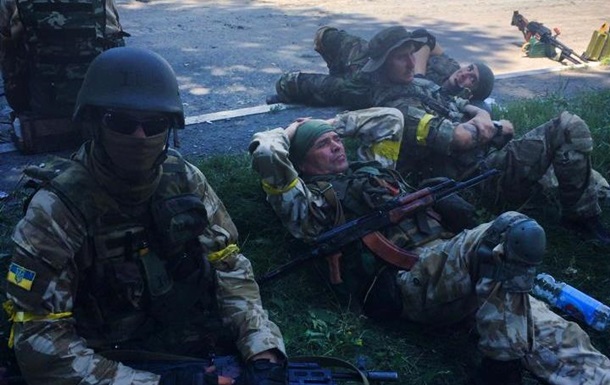 Сепаратисти намагаються переконати заблокованих силовиків здатися - комбат  Донбасу 