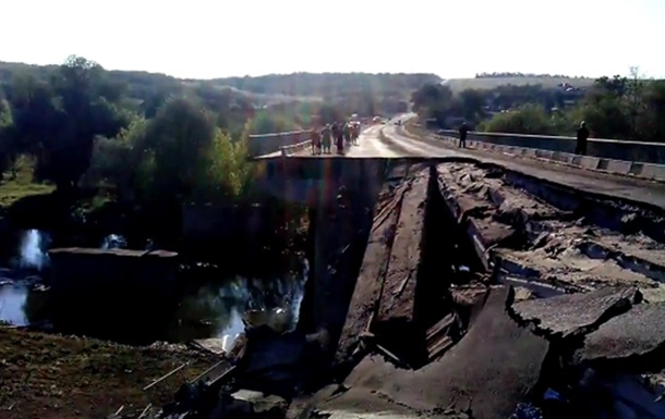Возле села Гранитное подорвали мост через реку Кальмиус