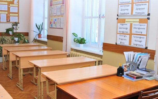 Учителям Донбасса разрешили прогуливать работу