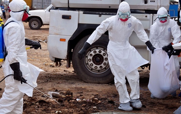 Медсестры Либерии бастуют, требуя обеспечить их средствами защиты от вируса Эбола