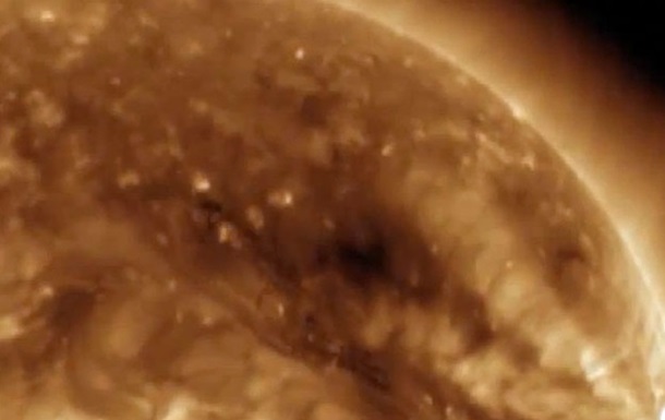 У NASA зафіксували на Сонці спалах, енергія від якого спрямовується до Землі 