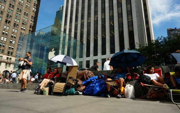 В Нью-Йорке уже выстроились очереди за новым iPhone