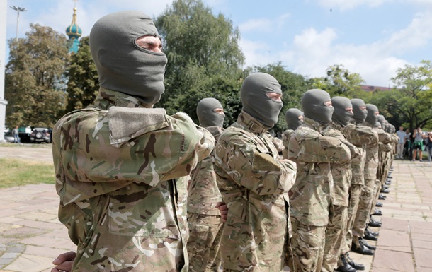 Бойцы батальонов МВД начали переходить в армию
