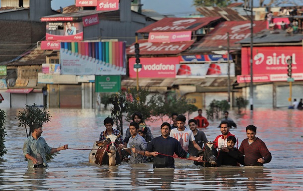 Число жертв наводнений в Индии превысило 170 человек