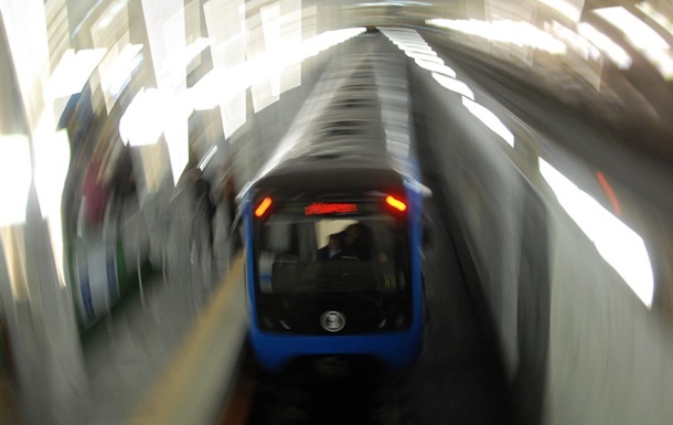В Киеве из-за сообщения о минировании закрыта станция метро Нивки