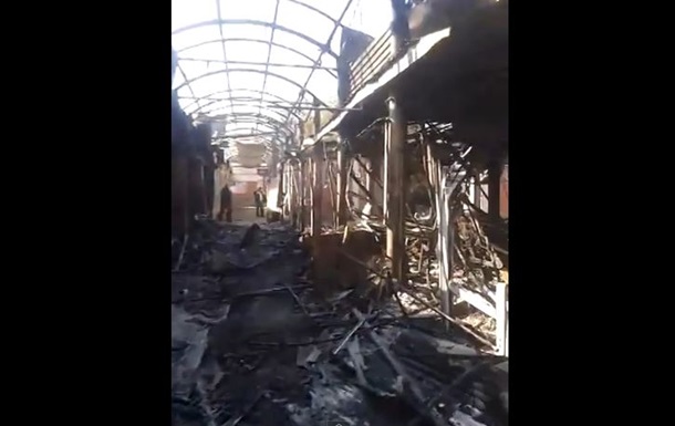В результате обстрелов в Донецке сгорел рынок и пострадала школа 
