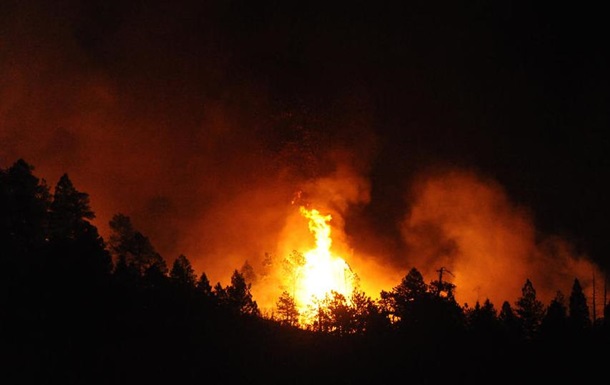 У Каліфорнії через сильну пожежу евакуйовано понад тисячу осіб