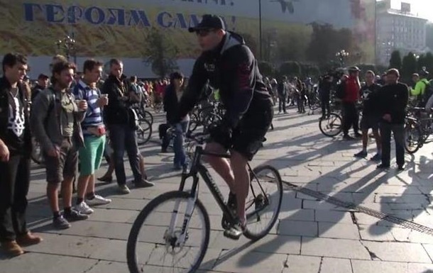Кличко приехал на работу на велосипеде