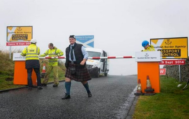 В Шотландии  ради смеха  установили фальшивую таможню на границе