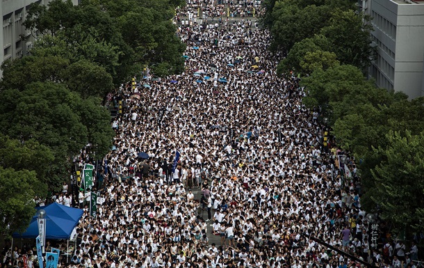 В Гонконге начался многотысячный протест студентов