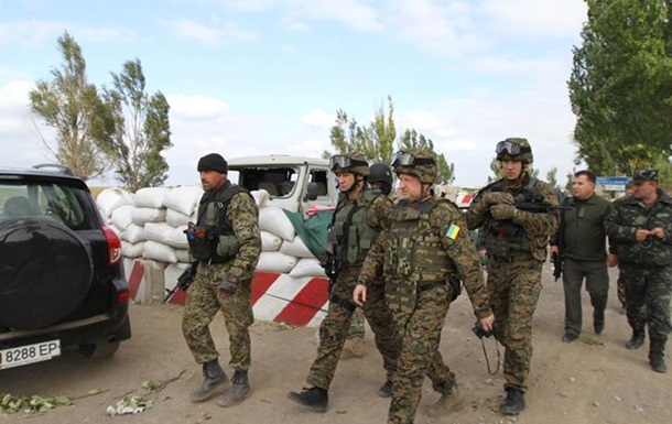 Турчинов: В Мариуполе построят вал, через который не пройдет ни один танк