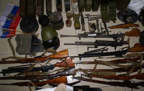 У Запорізькій області СБУ затримала торговців зброєю з прапорами РФ 