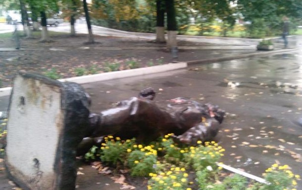 В Харькове ночью снесли памятник  товарищу Артему 