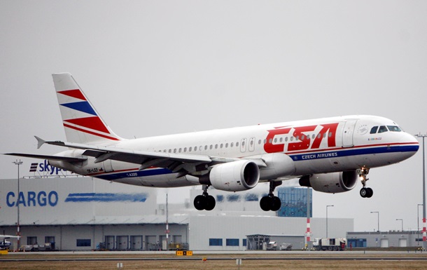 Czech Airlines звільнить 36% працівників через кризу в Україні 