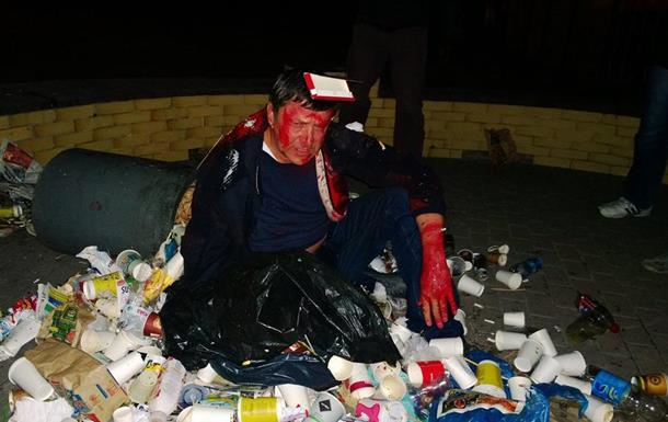Пилипишин пожаловался в милицию на активистов, бросивших его в мусорный бак