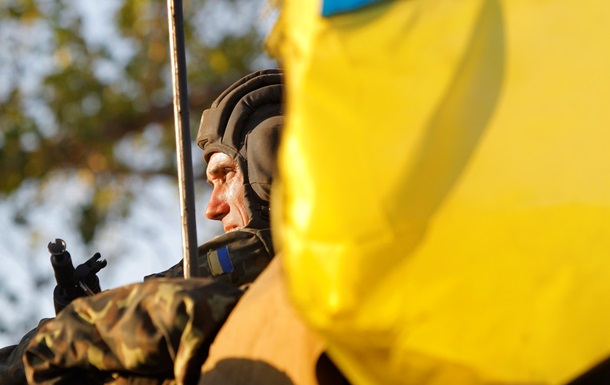 Стіна і  курси молодого бійця . Як Україна посилює свою оборону 