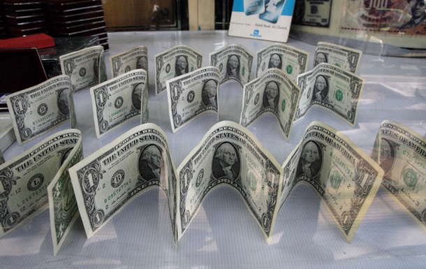 Доллар приблизился к 14 гривнам на межбанке 