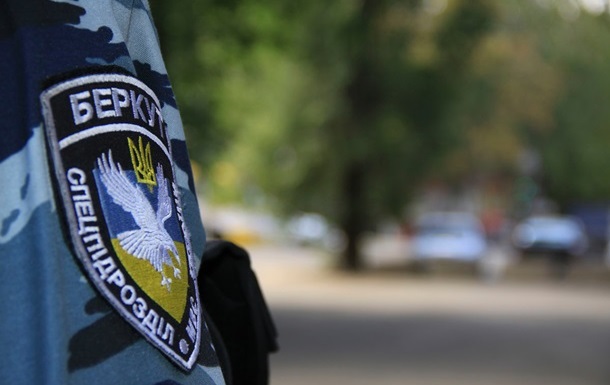 Суд снова отложил дело  беркутовца , подозреваемого в расстреле Майдана