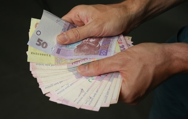 Реальна зарплата українців зменшилися на 12,7%