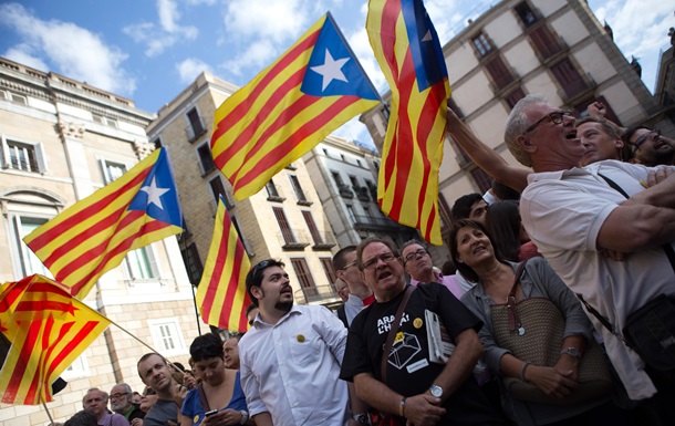 Влада Іспанії обіцяє зірвати референдум у Каталонії